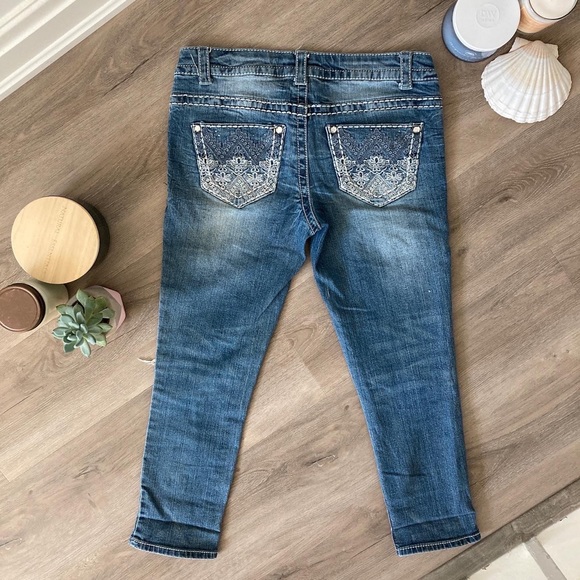embroidered capris embellished cropped distressed denim jeans | paisley sky - Picture 1 of 8